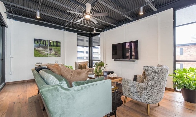 Downtown Apartamento | This serviced apartment is a 2 bedroom(s), 2 bathrooms, located in Lexington, KY.