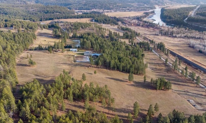 East Kootenay Cabina | Cozy, private, ranch cabin in the beautiful East Kootenay's