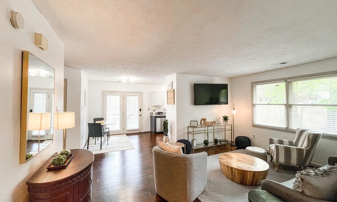 Lexington Casa | Hartland's Hideaway!
