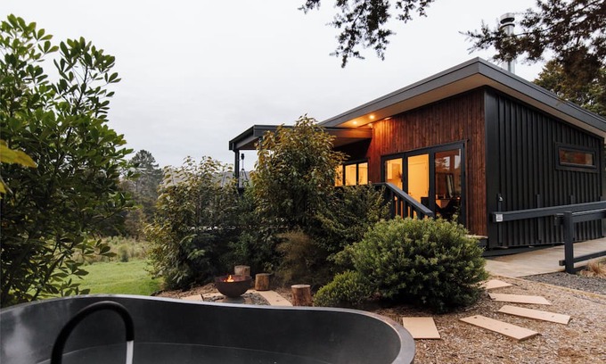 Waikino Cabaña | Hidden Springs Retreat - Karangahake Mountain View
