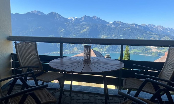 Beatenberg Apartamento | Apartment in the hotel with a view of the mountains and lake!
