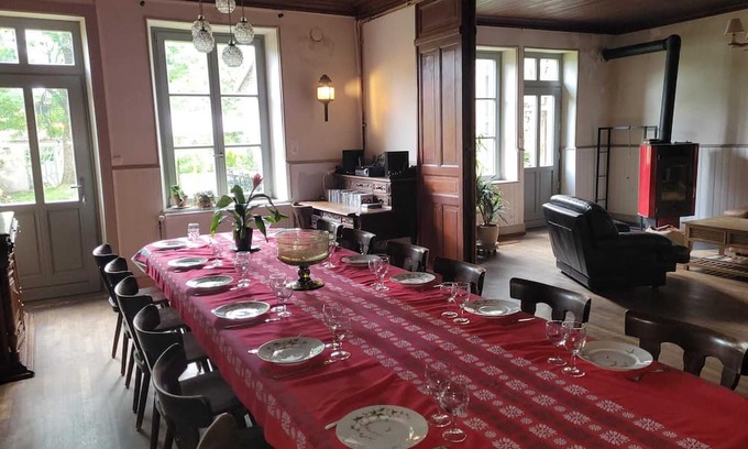 Monthureux-sur-Saone Casa | 6-bedroom house for up to 15 people