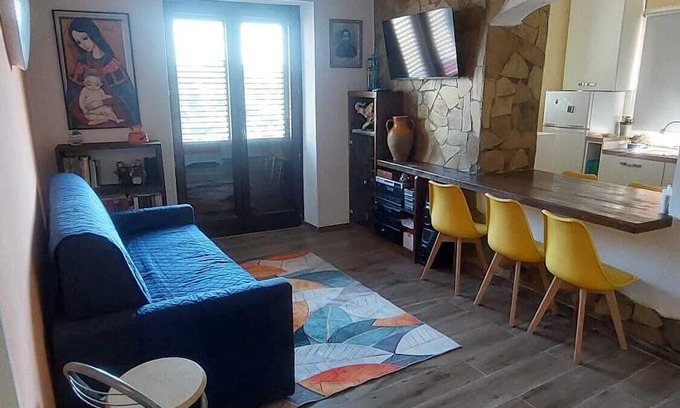 Monterosso Calabro Apartamento | Apartment at Aunt Maria's along the path of the Kalabria Coast to Coast