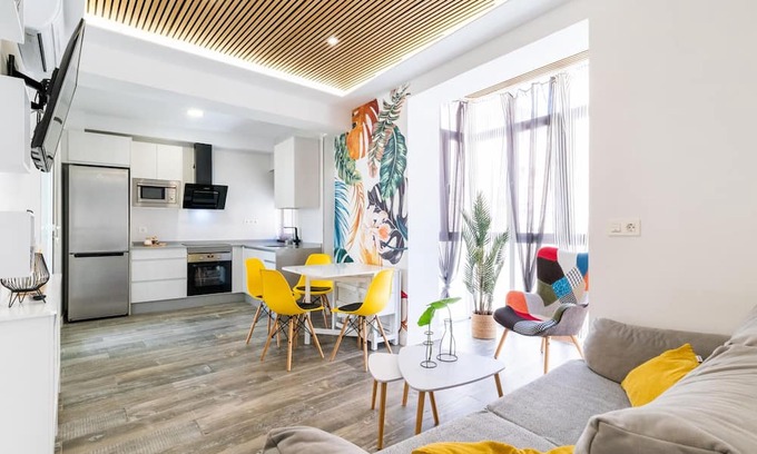 Chana Apartamento | Apartamento de Lujo: Cerca del Centro, Estación de Tren y Servicios