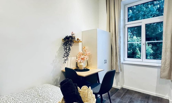 Klosterneuburg Apartamento | Practical Studio Stay with Kitchen, Laundry & Great Location