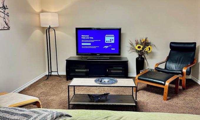 St. Albert Casa | Beautiful Suite with Fenced yard + in suite Kitchen and Laundry