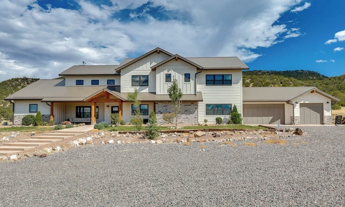 Springerville Casa | Nat'l Forest Access & Mtn Views: Family Eagar Home