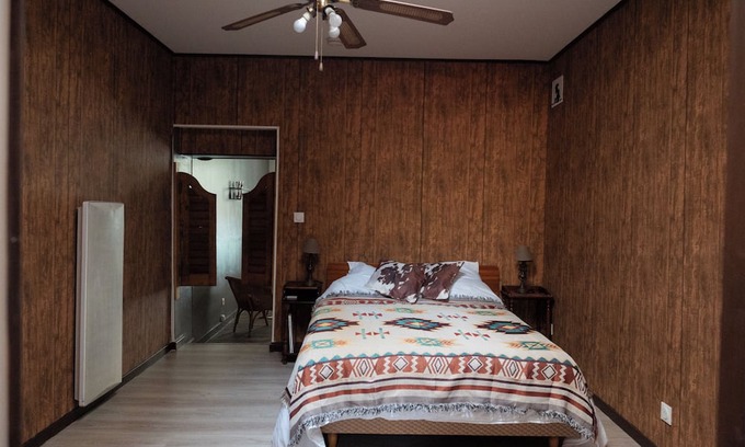 Soyaux Apartamento | Wild West getaway just outside Angoulême