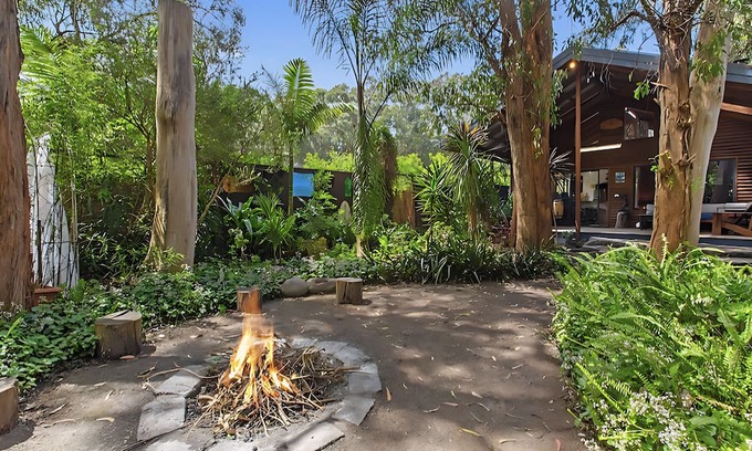 Skenes Creek Casa | Peaceful, creative home in a lush bush setting, only 300m from the beach!