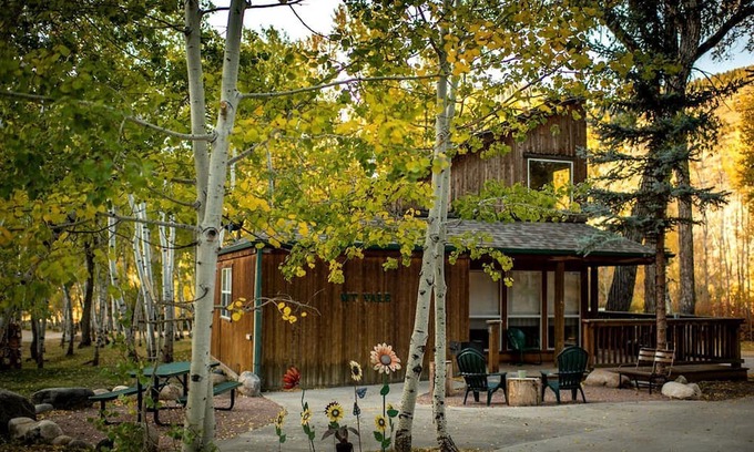 Salida Cabina | Secluded Getaway with Mountain Views along the Arkansas River in Colorado