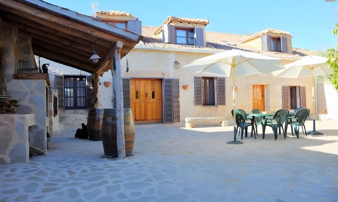 Duraton Casa | Rural House 'El Escondite De Los Duendes' with Mountain View, Private Garden and Wi-Fi