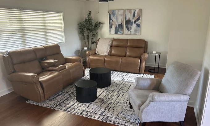 Brandon Casa | Welcome to South of Town in Brandon, MS — a cozy 3BR, 2BA fully furnished home.