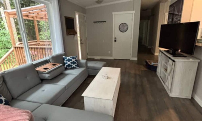 Roberts Creek Casa | Roberts creek home in the trees