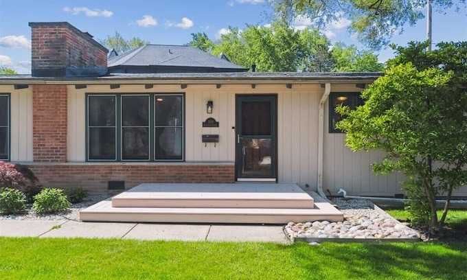 Deerfield Casa | Bright & Modern Home