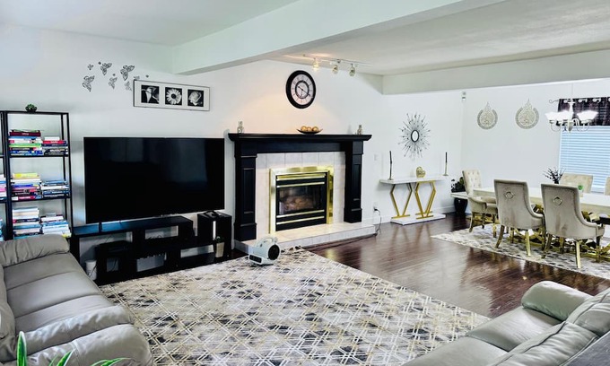 Fleetwood Casa | Welcome to a Spacious Mansion