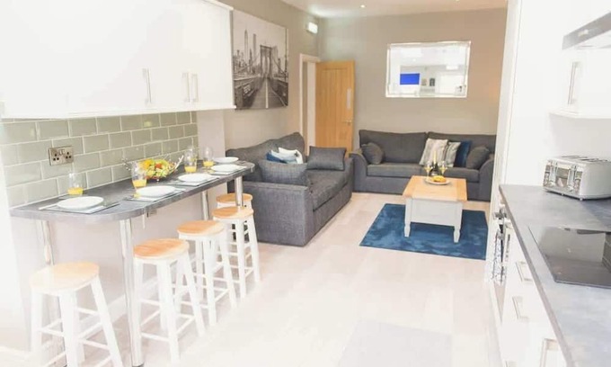 Tamworth Casa | 6 bed Town Centre House ALL with EN-Suite Tamworth