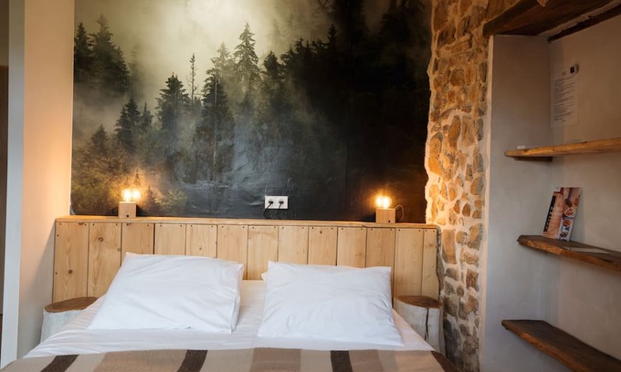 La Bastide-Clairence Cama Y Desayuno | Bed and Breakfast 'Maison Perbos 1556 - Ursuya' with Shared Pool, Wi-Fi and Air Conditioning