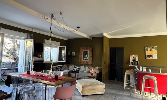 Monacia-d'Aullene Apartamento | Beautiful apartment in large stone house in the heart of a Corsican village