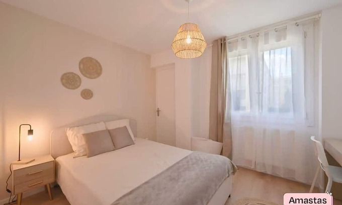 Valence Apartamento | Offers a room in an apartment