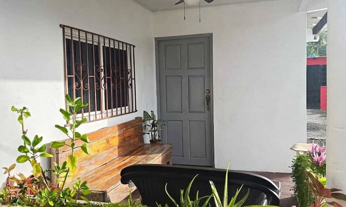 Isla Grande Casa | Deluxe Beachfront 4-bedroom house in Colón Province