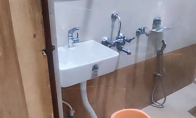 Kannauj Hotel | Amazing 5-bedroom hotel with AC in charming Tirwaganj