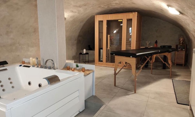 Dallet Apartamento | Romantic apartment with spa area