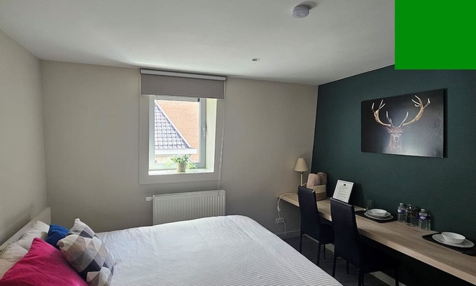 Kunstenkwartier Apartamento | Room with double bed (4)