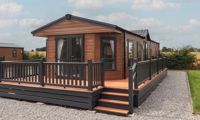 Great Hatfield Cabaña | MEADOWS PARK 4, family friendly, with hot tub in Hornsea