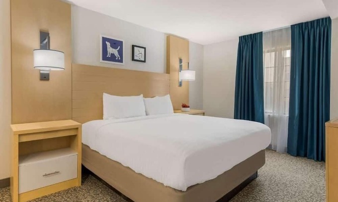 Arrowood Hotel | 4 Pet-Friendly Suites with Kitchen and Free Breakfast Close to Attractions