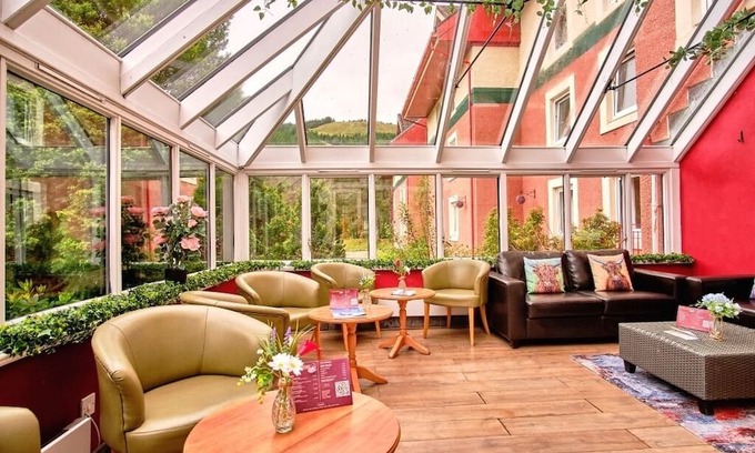 Tyndrum Hotel | Tranquil Tyndrum Retreat with Scenic Walks and Wildlife Watching