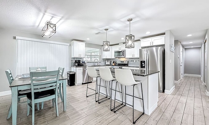 Pinellas Point Casa | Spacious home central to Downtown St. Pete and the Beach