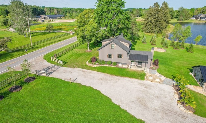 Madison Cabina | Modern Farmhouse w/Hot Tub, Lake Views & Scenic Trails in Ohio Wine Country