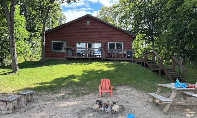 Germfask Cabina | Lakefront lodge - Sleeps 18+ guests!