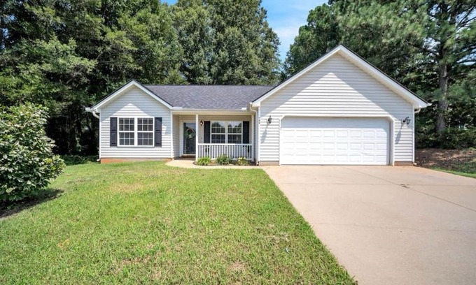 Woodruff Casa | Superb 3-bedroom house in quiet cul-de-sac near Reidville, GSP, Tyger River Park