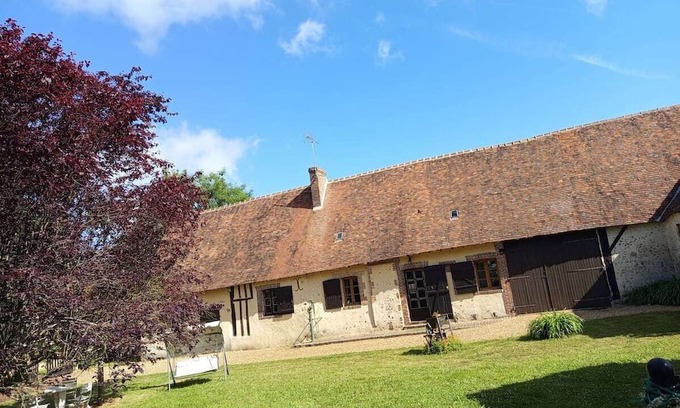 La Bazoche-Gouet Casa | Gite at Le Petit Horizon. Quiet old farmhouse