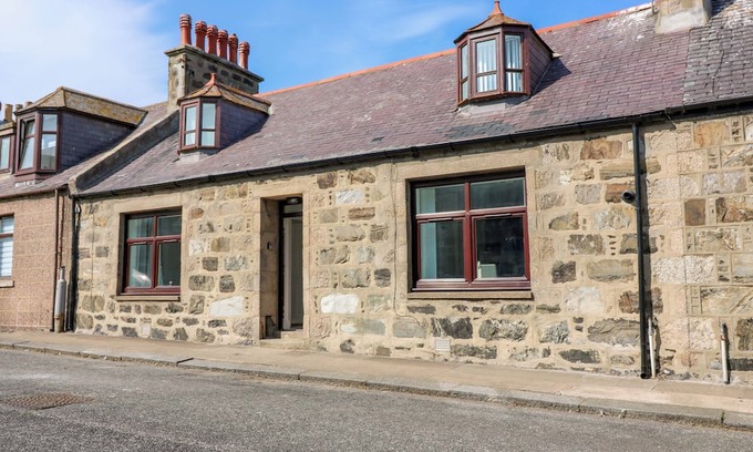 Sandhaven Cabaña | NO.9 NORTH ST, pet friendly, country holiday cottage in Fraserburgh