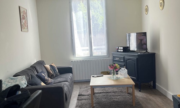 Mezieres-sur-Seine Casa | Bright little house in village center, close to all amenities.