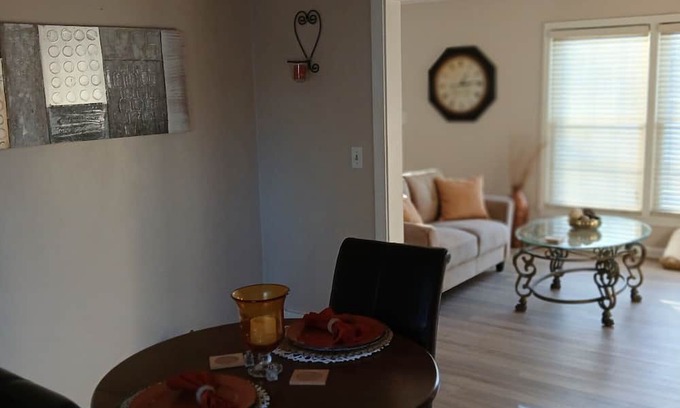 South Kansas City Casa | Cozy - Centrally Located 2-bedroom house