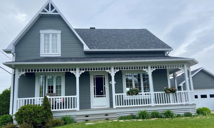 Breakeyville Casa | 10 minutes from the bridges, magnificent house in a quiet area