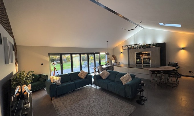 West Rainton Casa | Stylish 6 Bed - Huge Garden, 10 min to Durham City