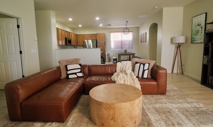 Waddell Casa | Charming 3-bedroom house with office, pool and gym in beautiful Waddell