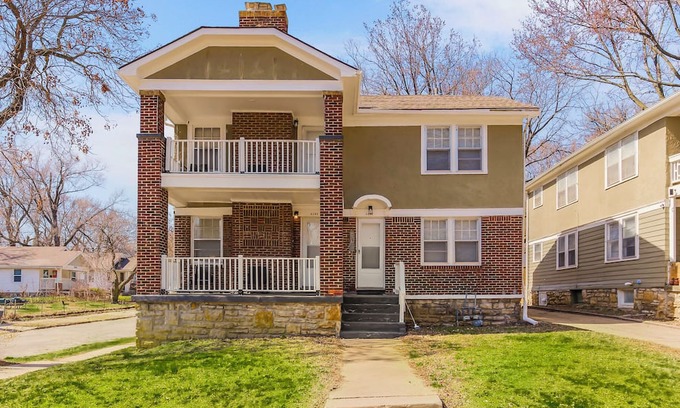 South Kansas City Casa | Cozy 2BR Near Hospitals, UMKC, Brookside, & Plaza
