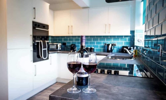 Tamworth Casa | 3 Bed Town Centre House with Parking in Tamworth