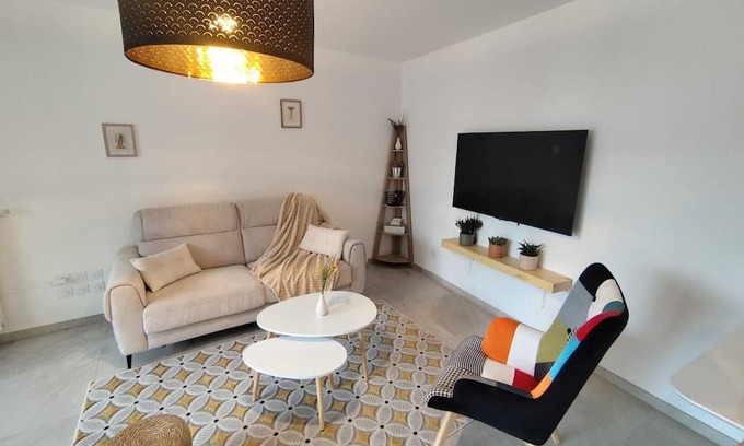 Montmerle-sur-Saone Apartamento | Appt T3 65m2, sleeps 6, Montmerle Centre, Bord de Saône