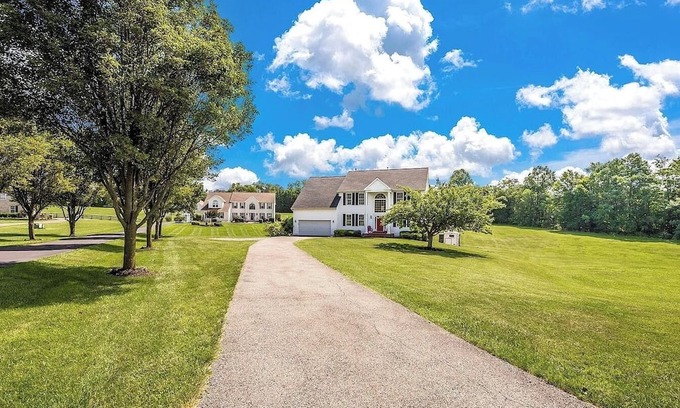 Dayton Casa | Luxury Family Group House near DC/Frederick/Baltimore w/Theatre, Game Room &Gym