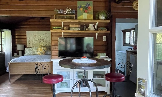 Regional District of Nanaimo Cabina | nQuite, tranquil forest retreat