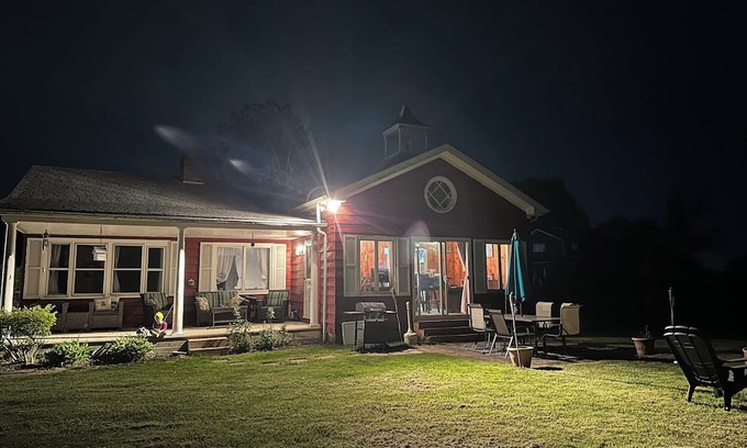 Anchor Bay Harbor Casa | Cozy 2-bedroom bungalow on Lake St Clair with plenty of room to dock your boat!