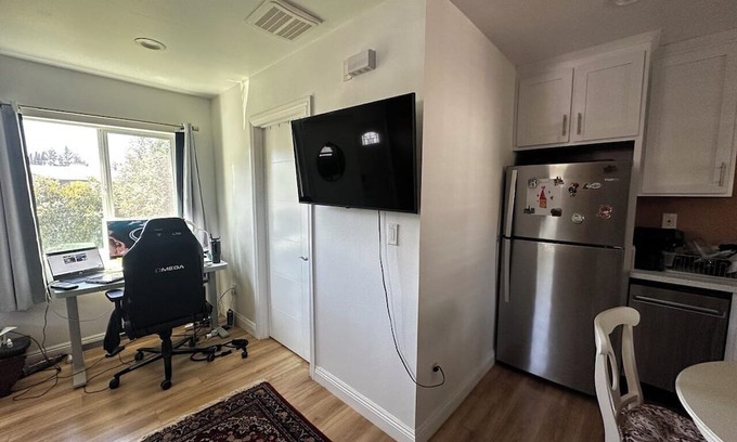 Reseda Apartamento | Cool studio with AC in vibrant Los Angeles
