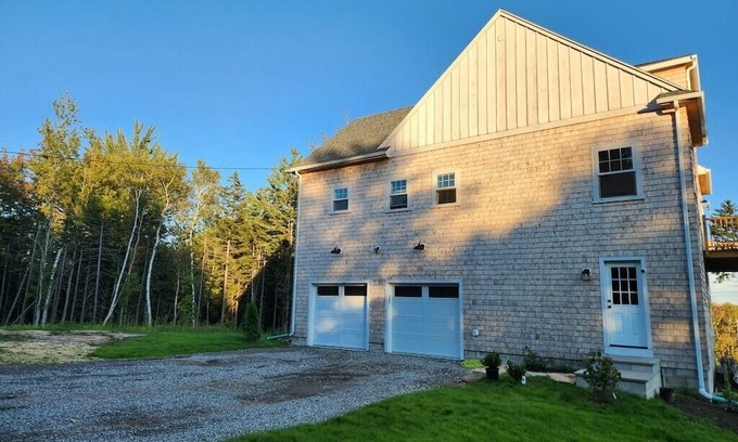 Becket Casa | Secluded Sophistication in the Berkshires - 40 Acres of Quiet Luxury in Becket.