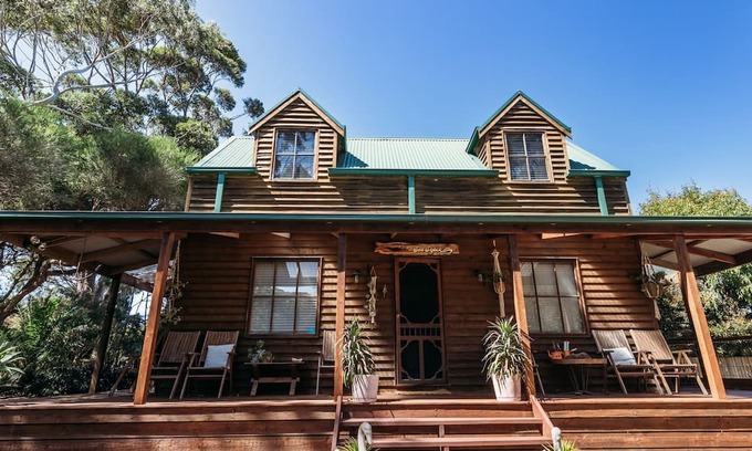 Waratah Casa | The Sea Shack - Your cosy coastal escape!